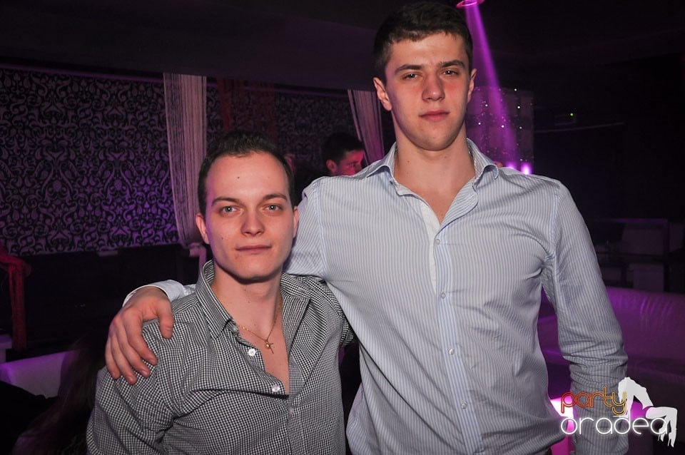 Petrecere în Club Life, 