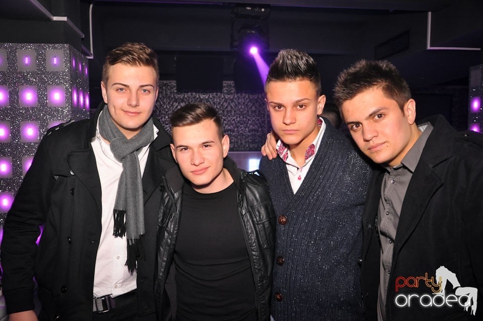 Petrecere în Club Life, 