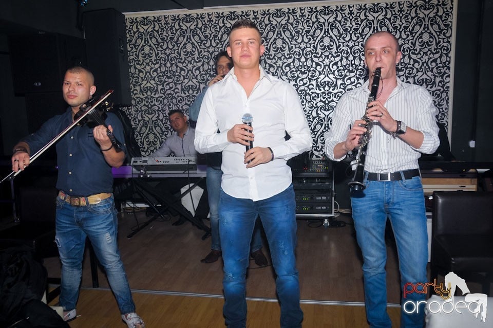 Petrecere în Club Life, 
