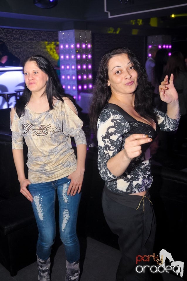 Petrecere în Club Life, 