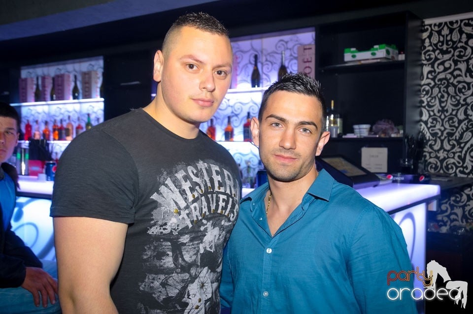Petrecere în Club Life, 