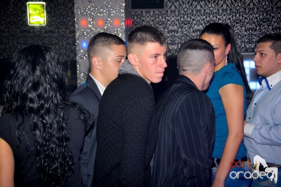 Petrecere în Club Life, 