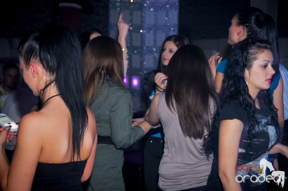 Petrecere în Club Life, 