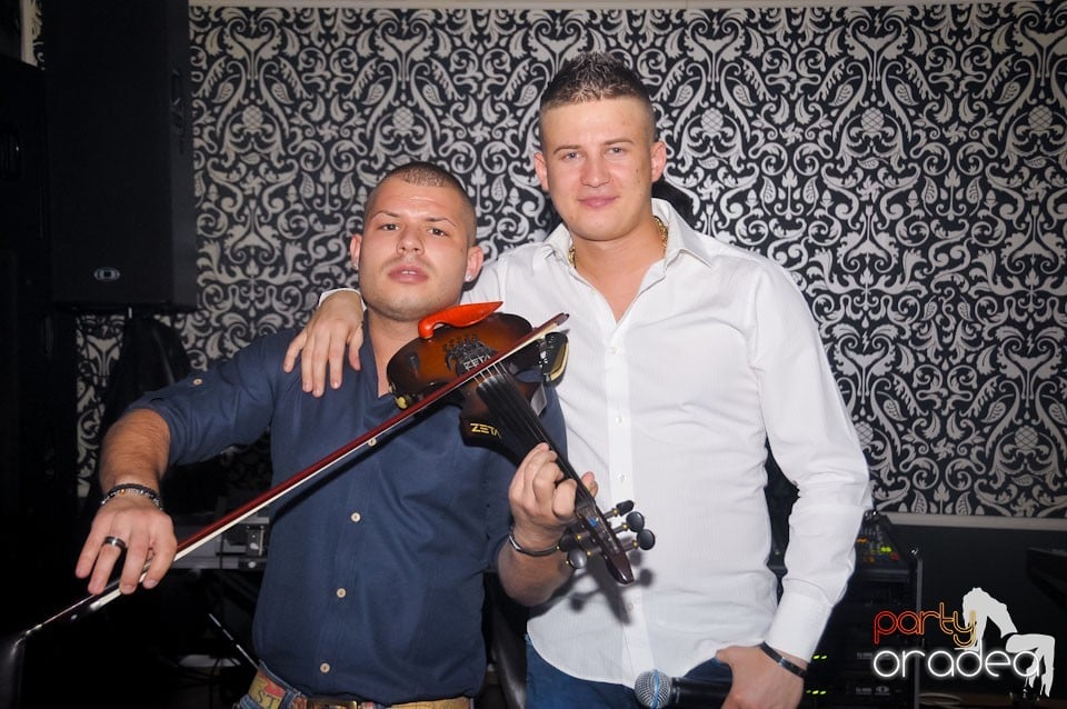 Petrecere în Club Life, 