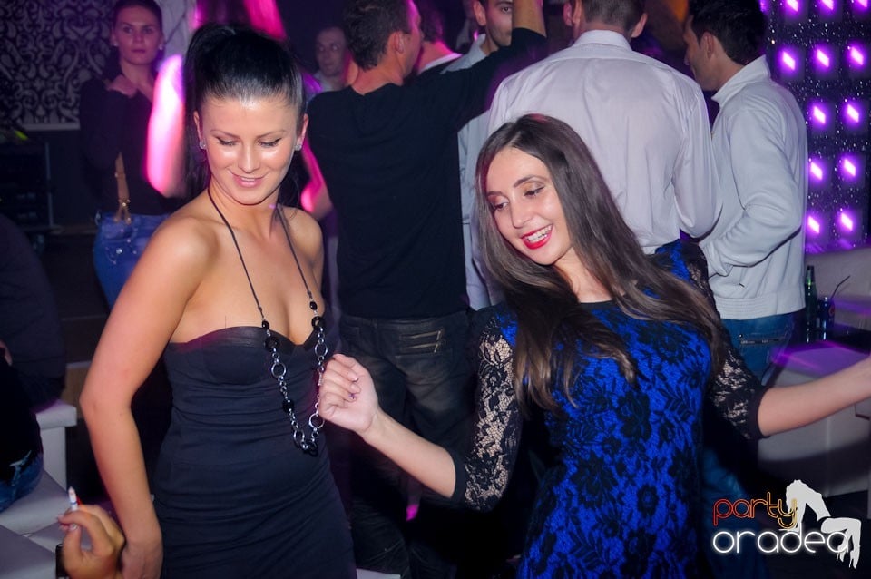 Petrecere în Club Life, 