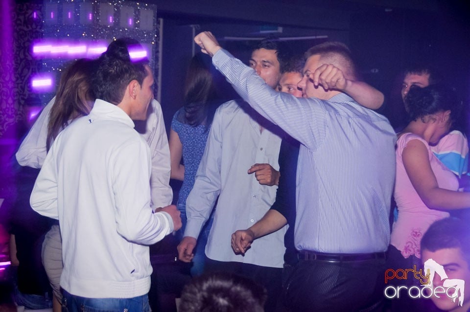 Petrecere în Club Life, 