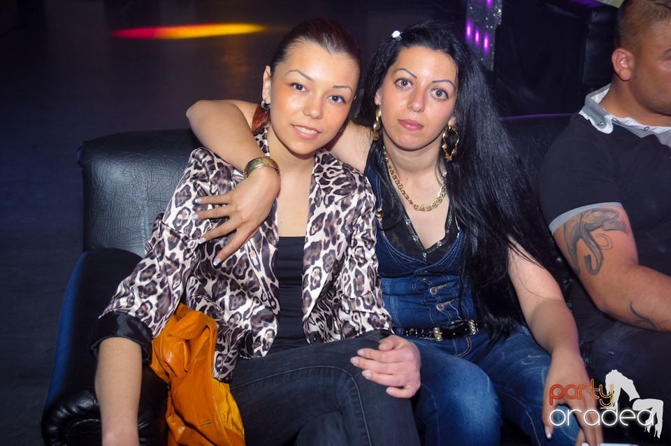 Petrecere în Club Life, 