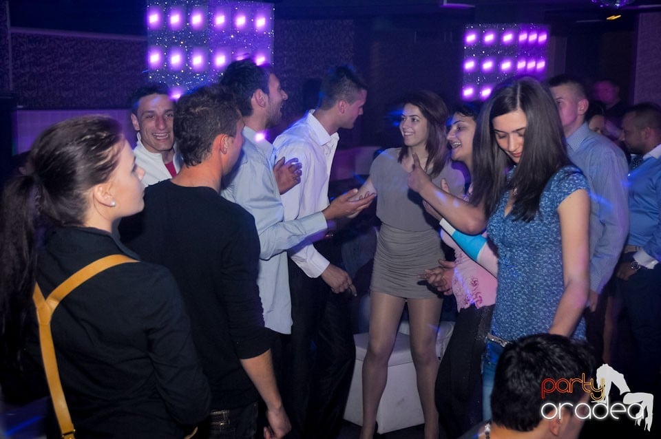 Petrecere în Club Life, 