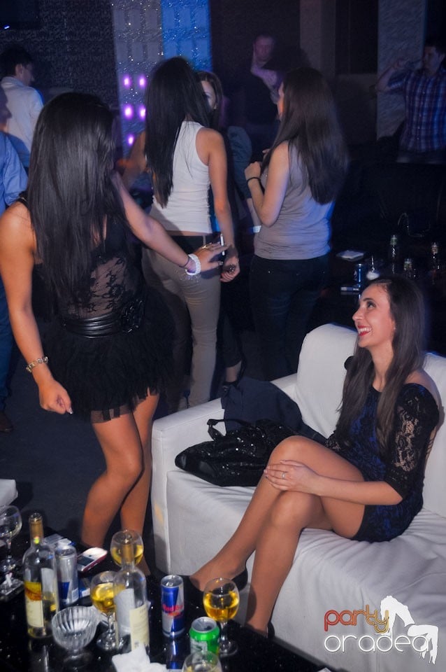 Petrecere în Club Life, 