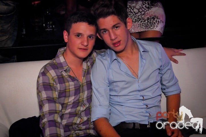 Petrecere în Club Life, 