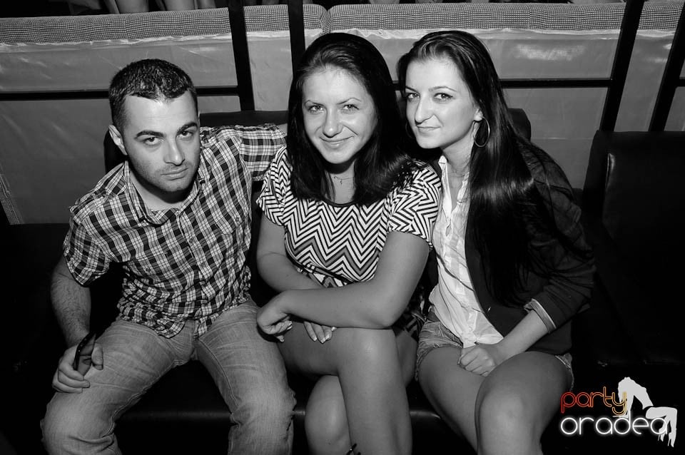 Petrecere în Club Life, 