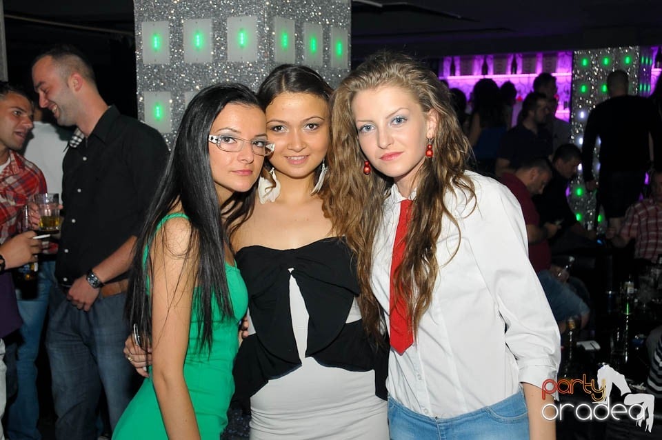 Petrecere în Club Life, 