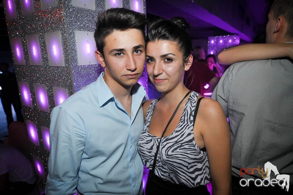 Petrecere în Club Life, 