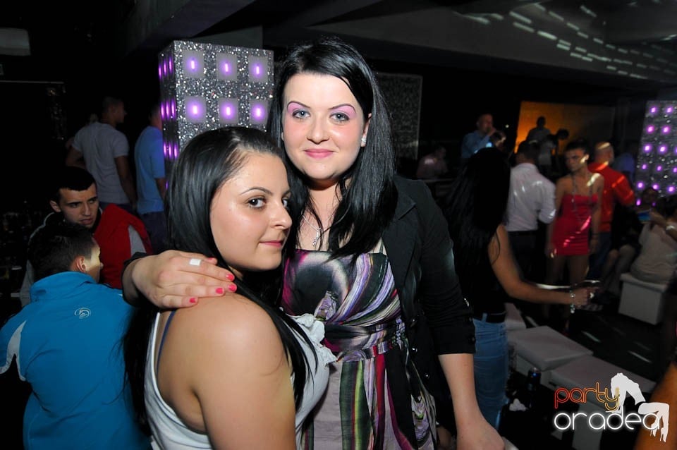 Petrecere în Club Life, 