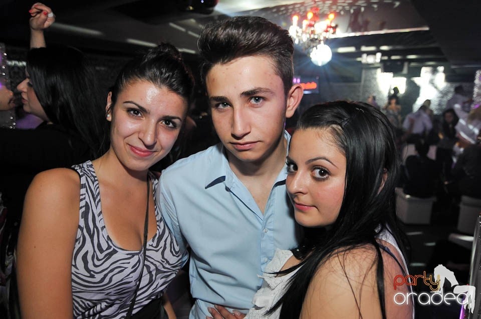 Petrecere în Club Life, 