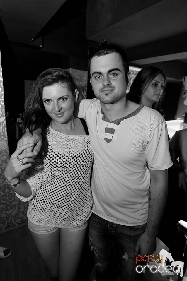 Petrecere în Club Life, 