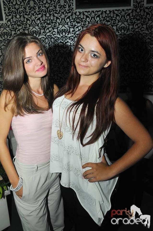 Petrecere în Club Life, 