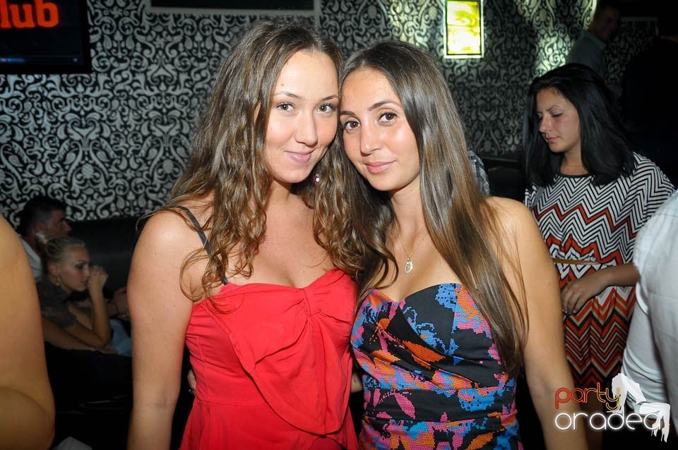 Petrecere în Club Life, 