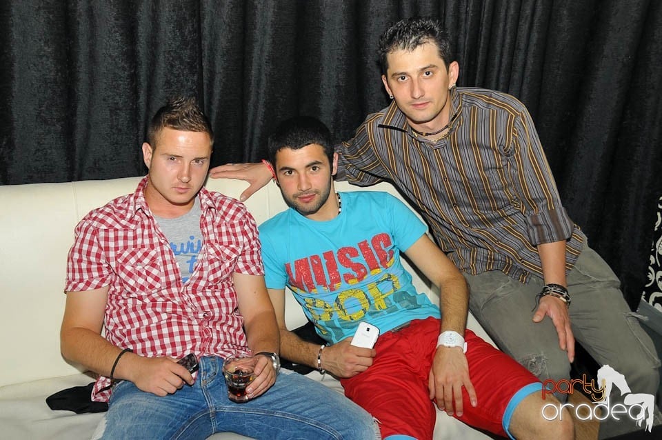 Petrecere în Club Life, 