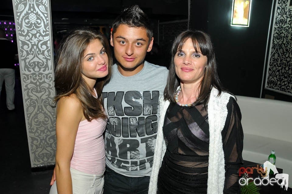 Petrecere în Club Life, 