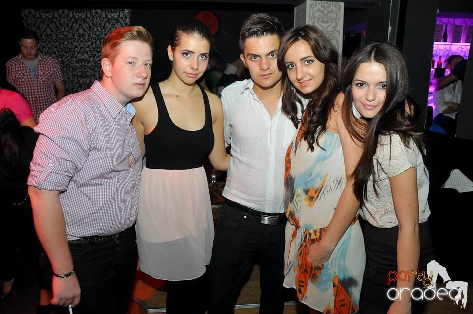 Petrecere în Club Life, 