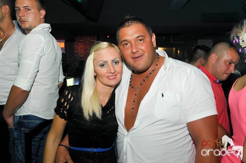 Petrecere în Club Life, 