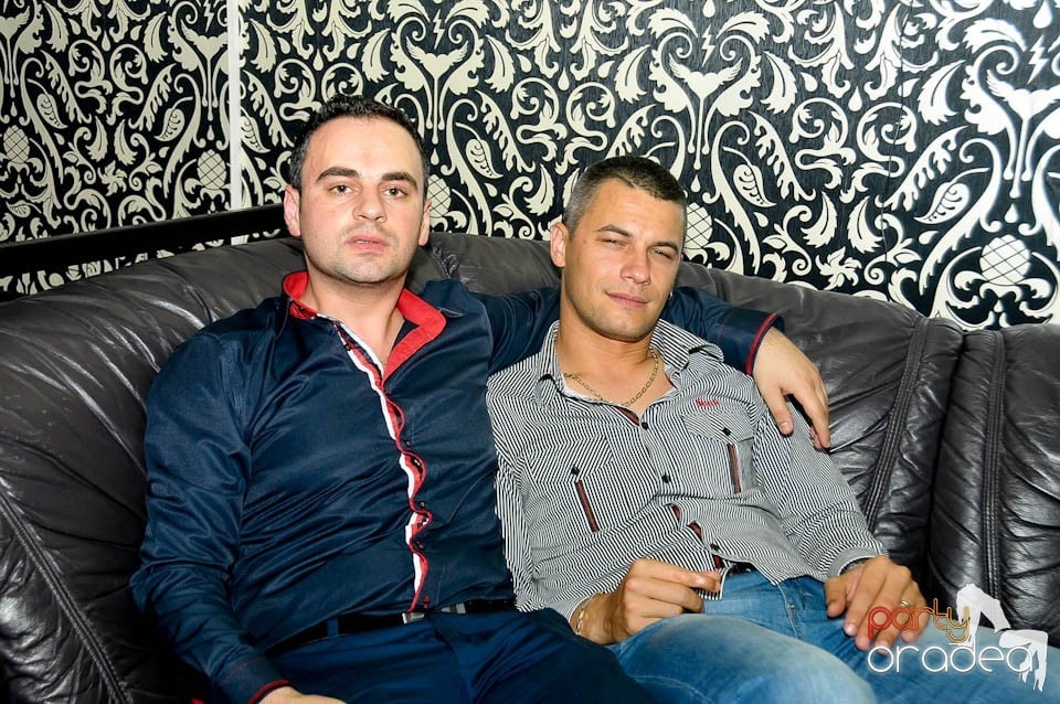 Petrecere în Club Life, 