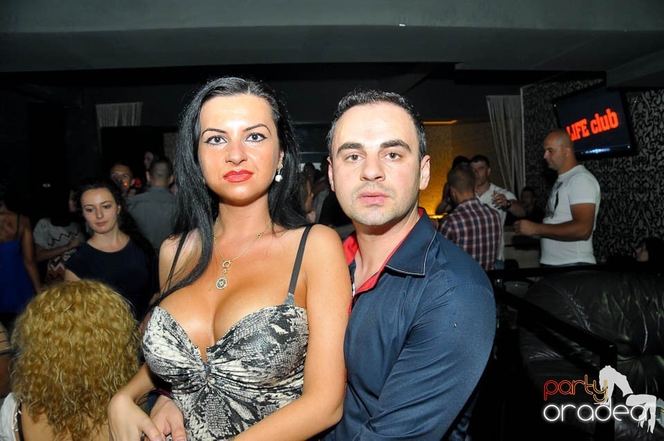 Petrecere în Club Life, 