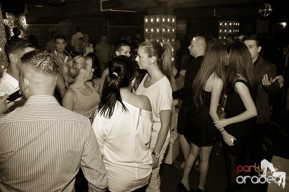 Petrecere în Club Life, 