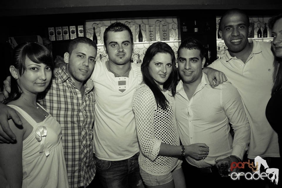 Petrecere în Club Life, 