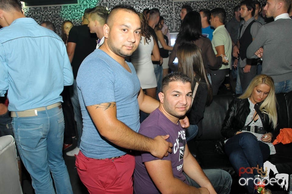 Petrecere în Club Life, 