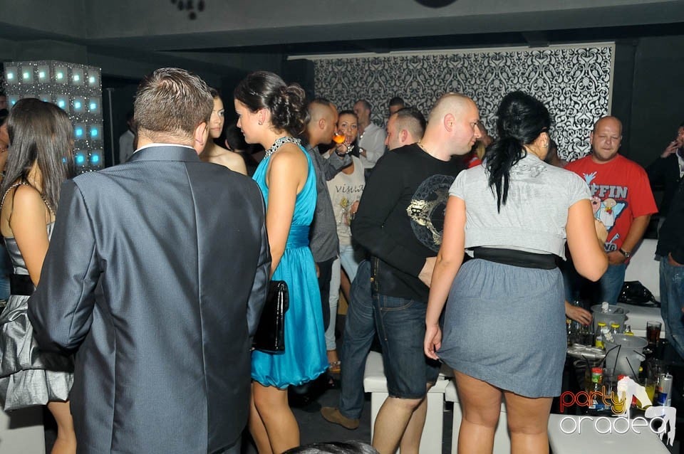 Petrecere în Club Life, 