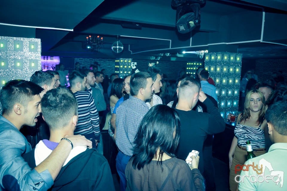Petrecere în Club Life, 