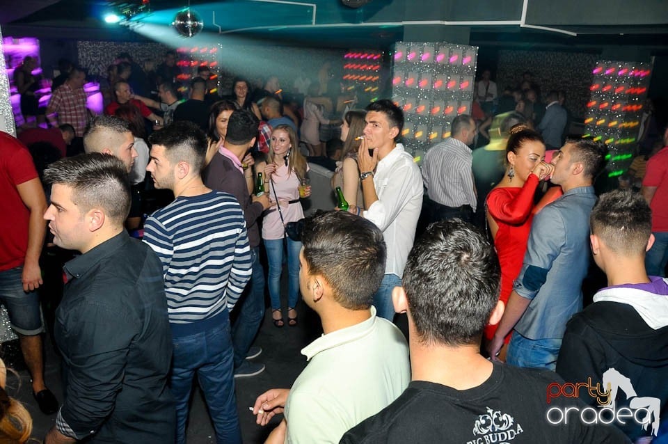 Petrecere în Club Life, 