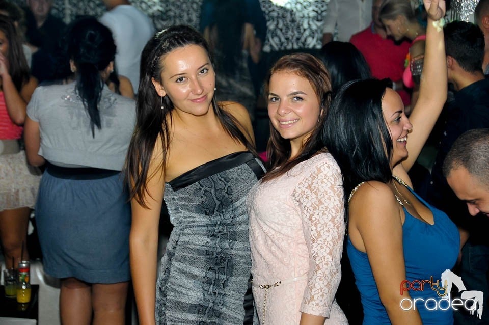 Petrecere în Club Life, 
