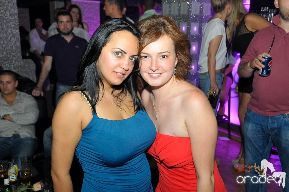 Petrecere în Club Life, 