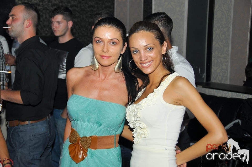 Petrecere în Club Life, 