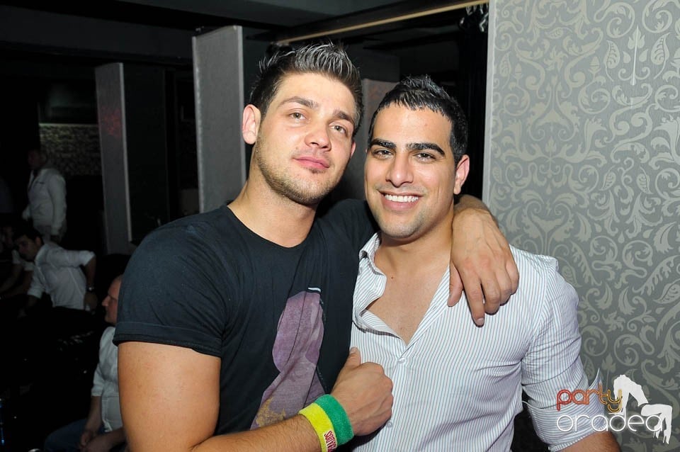 Petrecere în Club Life, 