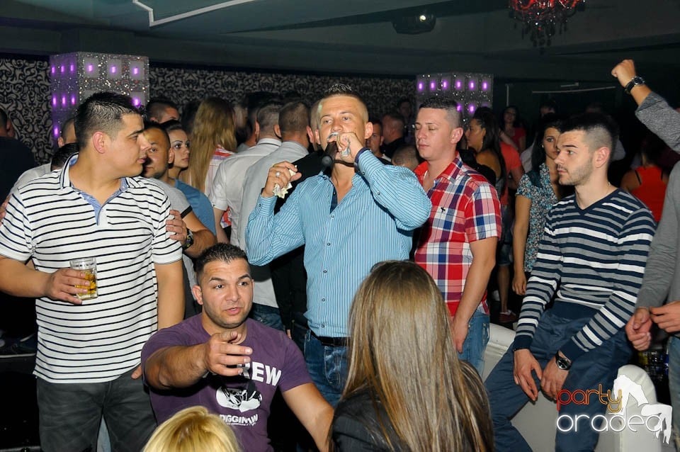 Petrecere în Club Life, 