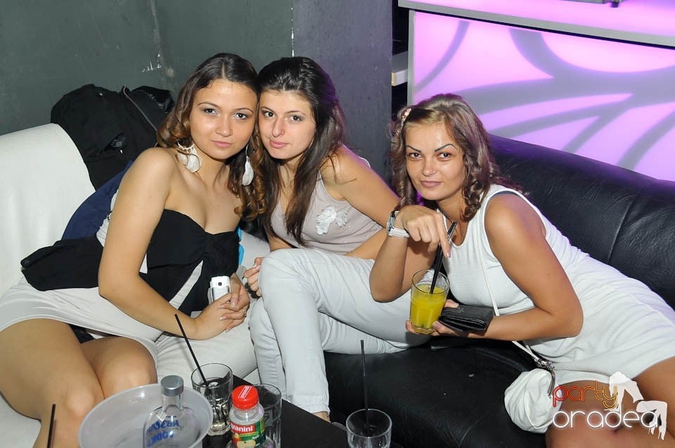 Petrecere în Club Life, 