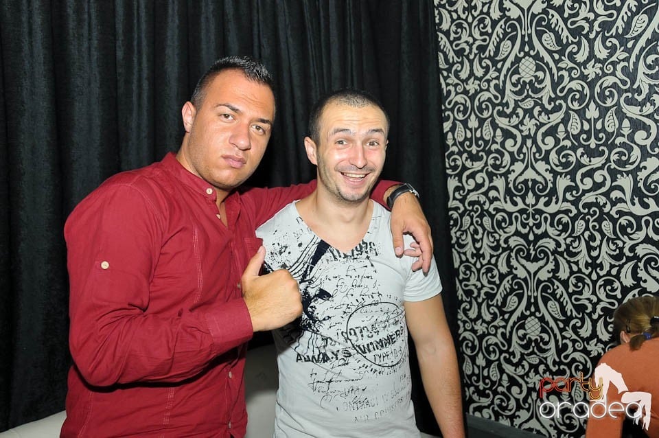 Petrecere în Club Life, 