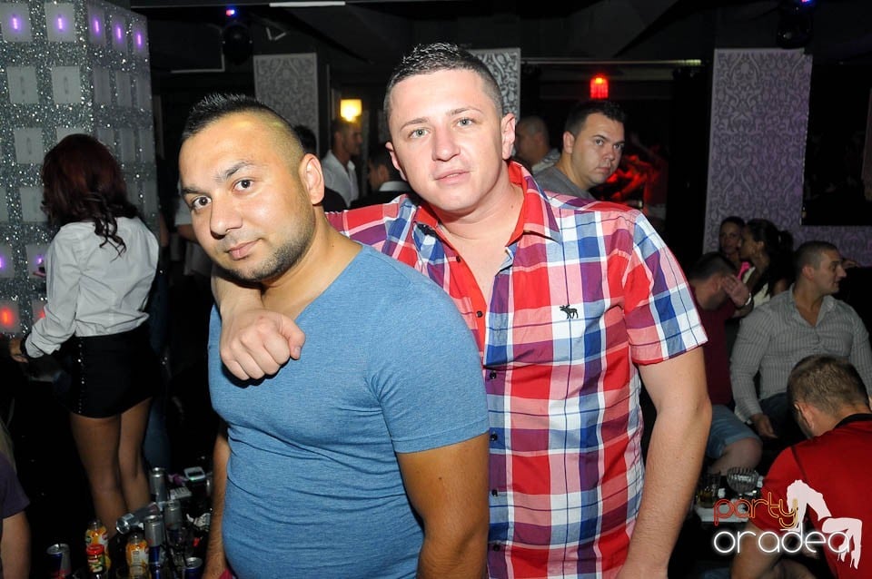 Petrecere în Club Life, 