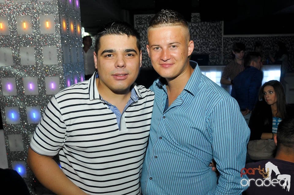 Petrecere în Club Life, 