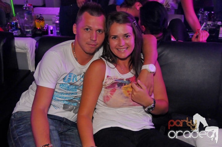 Petrecere în Club Life, 