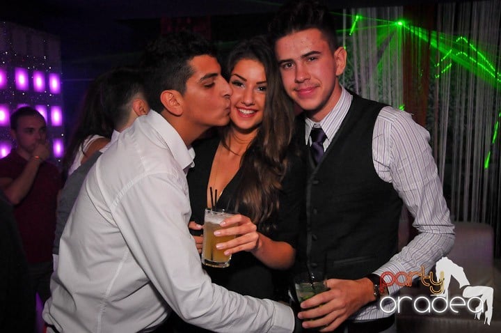 Petrecere în Club Life, 