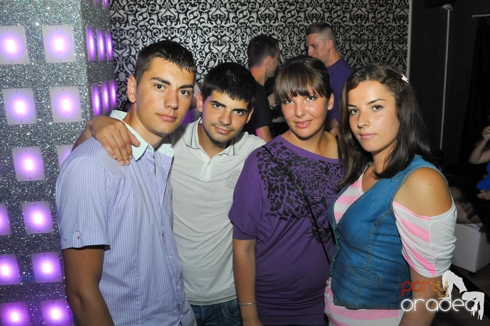 Petrecere în Club Life, 