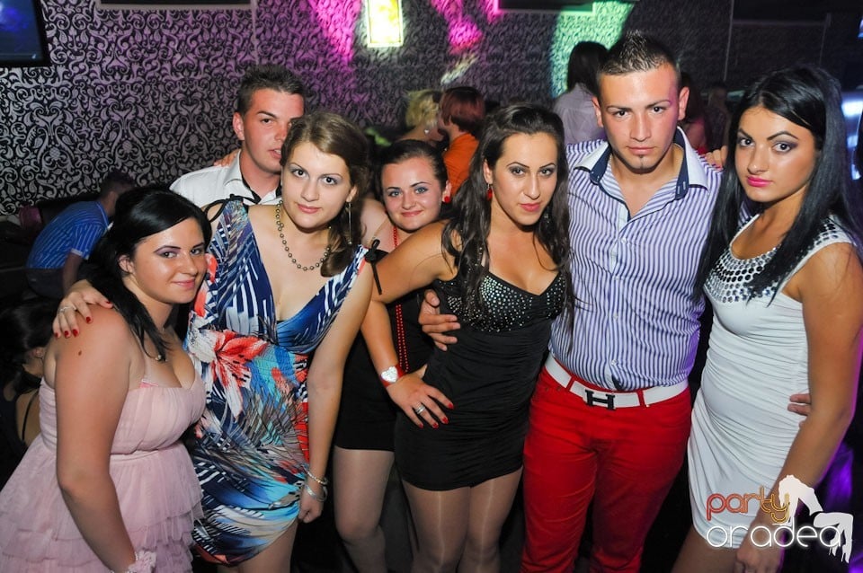 Petrecere în Club Life, 