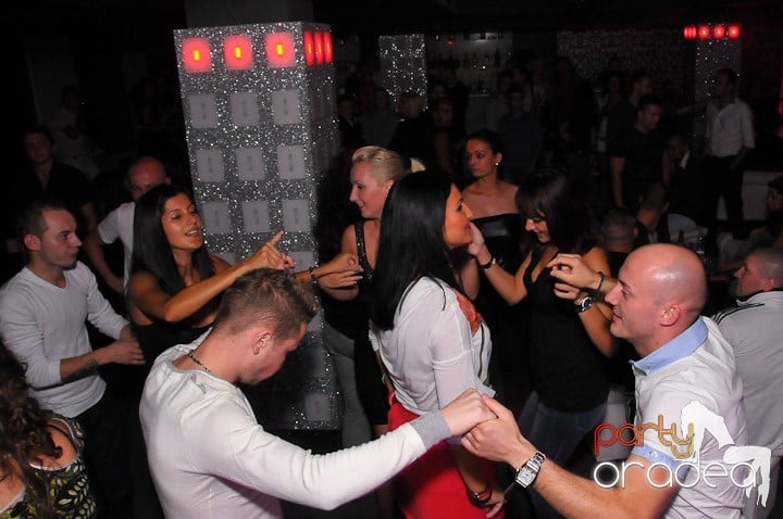 Petrecere în Club Life, 