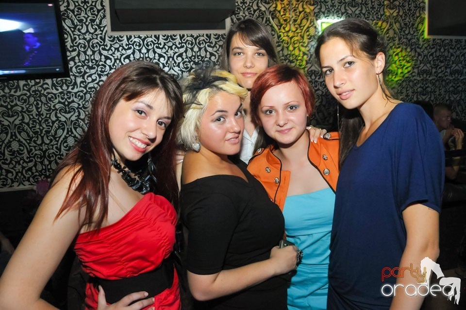 Petrecere în Club Life, 