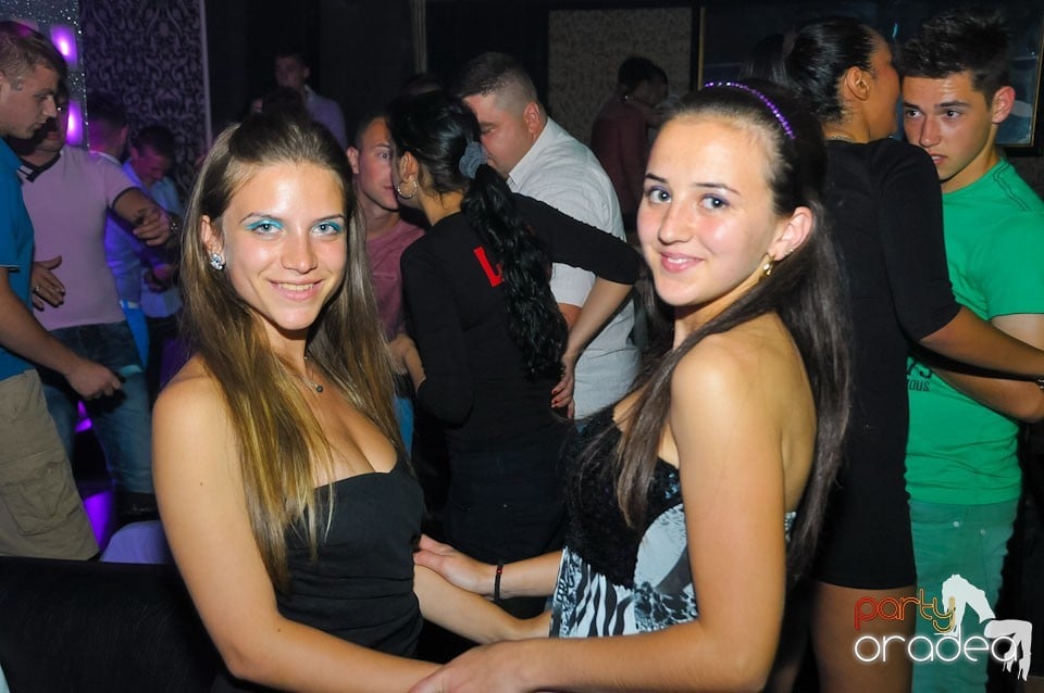 Petrecere în Club Life, 